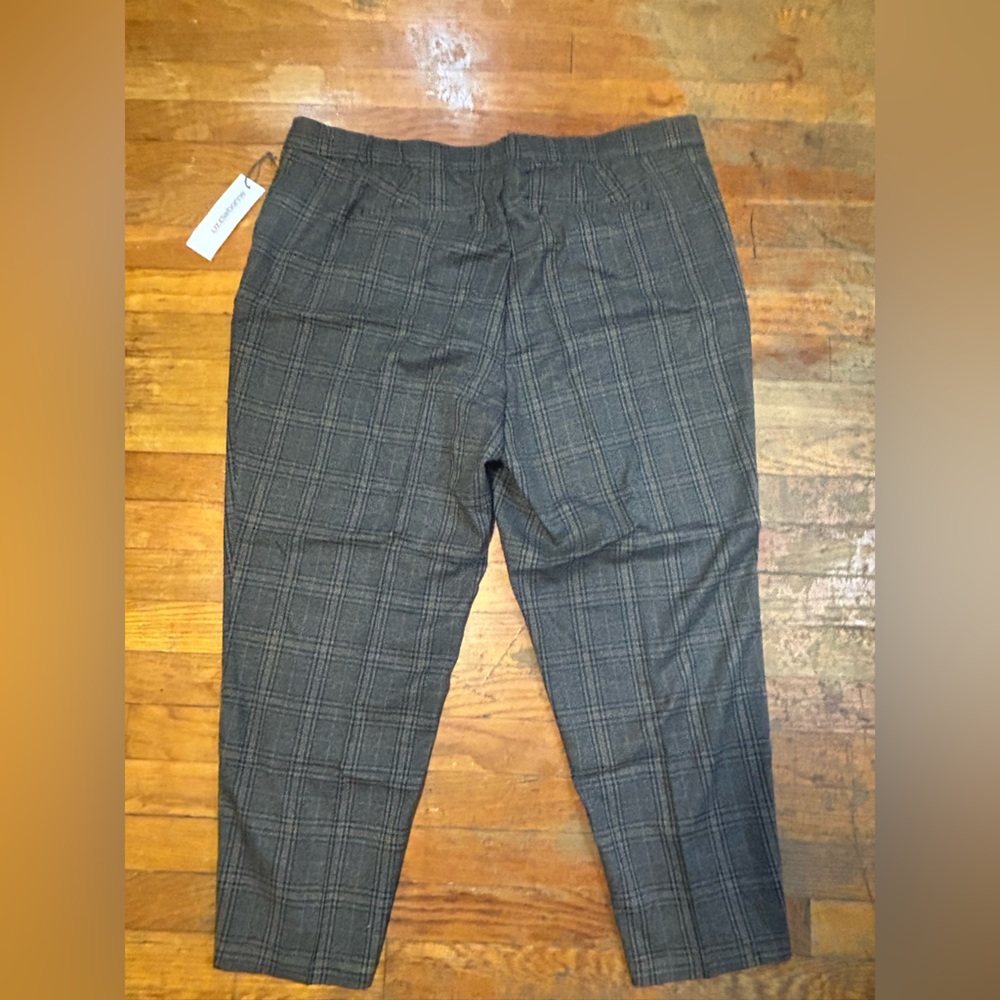 Straight leg ankle pants
